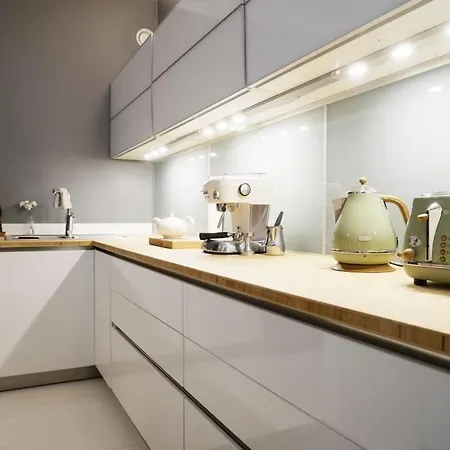 Fab 2br Apt! Just 3 Blocks From Market Square! شقة